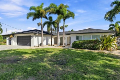 Villa ou maison à vendre à Clearwater, Floride: 4 chambres, 220.36 m2 № 2294701 - photo 4