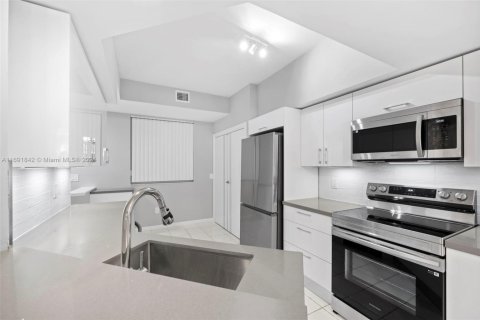 Condo in Aventura, Florida, 2 bedrooms  № 1861288 - photo 8