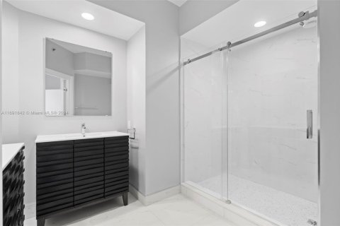 Condo in Aventura, Florida, 2 bedrooms  № 1861288 - photo 17