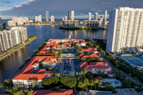 Condo in Aventura, Florida, 2 bedrooms  № 1861288 - photo 30