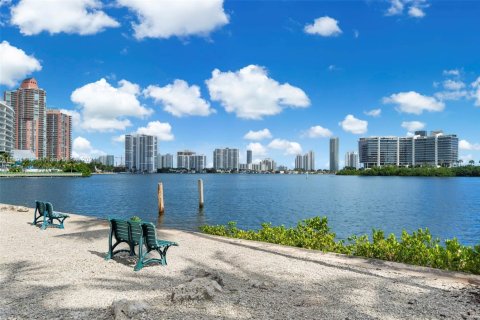 Condo in Aventura, Florida, 2 bedrooms  № 1861288 - photo 2