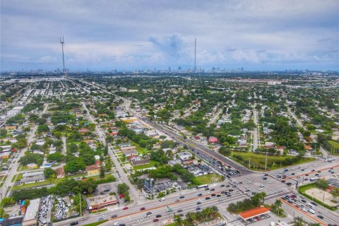 Commercial property in West Park, Florida № 1870041 - photo 6