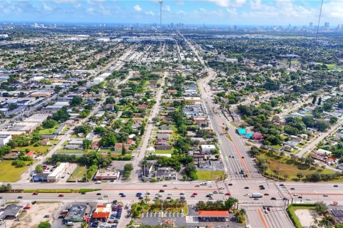 Commercial property in West Park, Florida № 1870041 - photo 16
