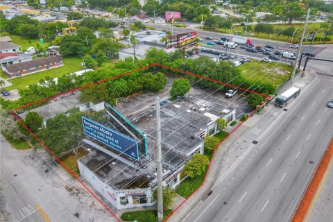 Commercial property in West Park, Florida № 1870041 - photo 8