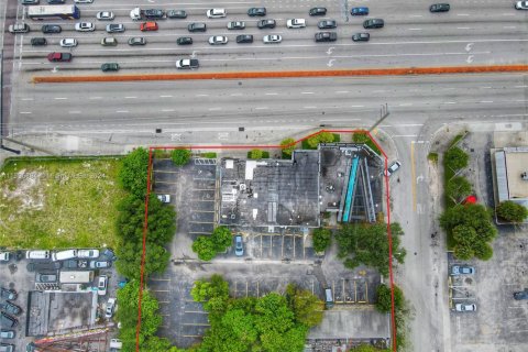Commercial property in West Park, Florida № 1870041 - photo 12