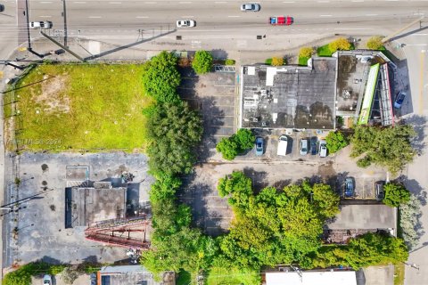 Commercial property in West Park, Florida № 1870041 - photo 17