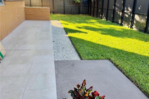 Casa en alquiler en Hallandale Beach, Florida, 1 dormitorio, 251.3 m2 № 1945523 - foto 9