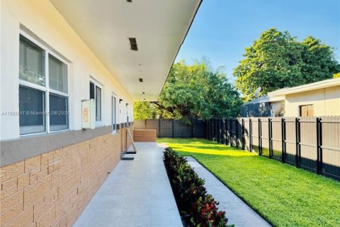 Casa en alquiler en Hallandale Beach, Florida, 1 dormitorio, 251.3 m2 № 1945523 - foto 8