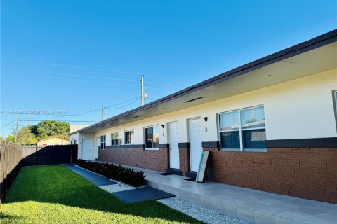 Casa en alquiler en Hallandale Beach, Florida, 1 dormitorio, 251.3 m2 № 1945523 - foto 6