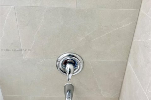 Casa en alquiler en Hallandale Beach, Florida, 1 dormitorio, 251.3 m2 № 1945523 - foto 4