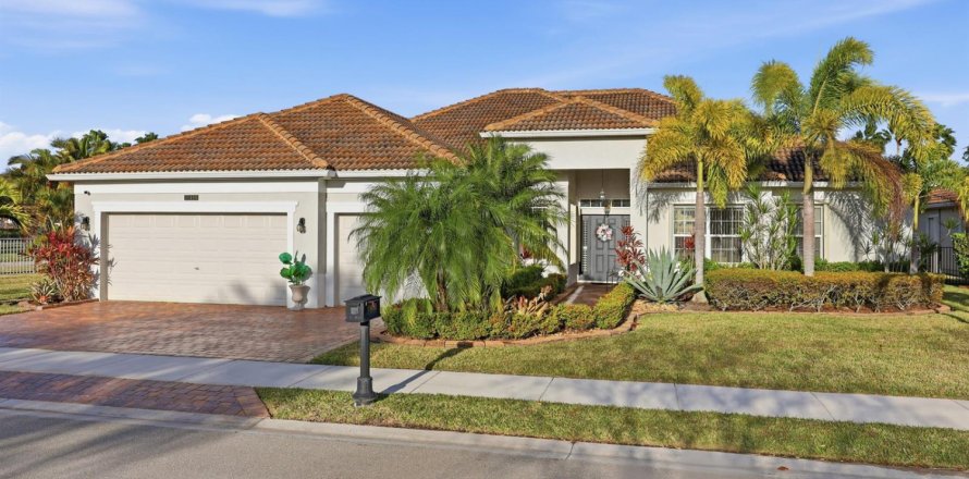 Casa en Port St. Lucie, Florida 4 dormitorios, 276.85 m2 № 2077874