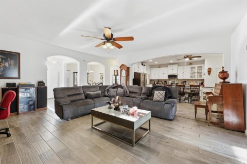 Casa en venta en Port St. Lucie, Florida, 4 dormitorios, 276.85 m2 № 2077874 - foto 8