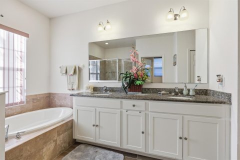 Casa en venta en Port St. Lucie, Florida, 4 dormitorios, 276.85 m2 № 2077874 - foto 14