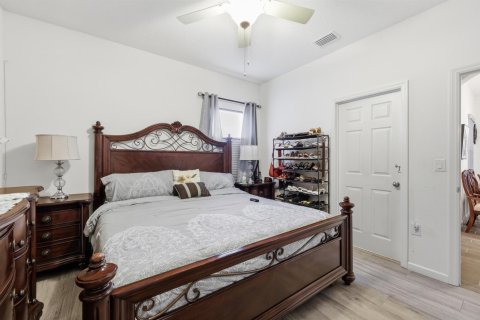 Casa en venta en Port St. Lucie, Florida, 4 dormitorios, 276.85 m2 № 2077874 - foto 13