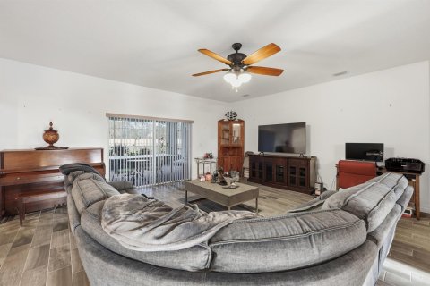 Casa en venta en Port St. Lucie, Florida, 4 dormitorios, 276.85 m2 № 2077874 - foto 16