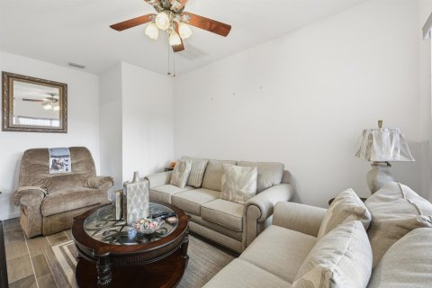 Casa en venta en Port St. Lucie, Florida, 4 dormitorios, 276.85 m2 № 2077874 - foto 18