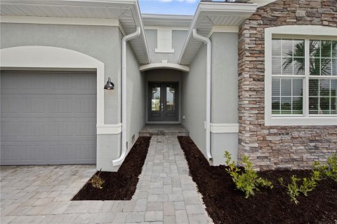 House in Punta Gorda, Florida 3 bedrooms, 227.05 sq.m. № 1812454 - photo 5