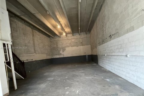 Купить коммерческую недвижимость в Хайалиа, Флорида № 2050709 - фото 2