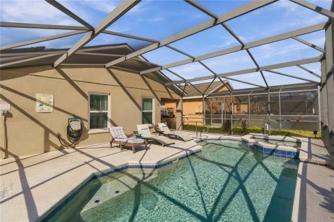 House in Davenport, Florida 4 bedrooms, 154.68 sq.m. № 2402769 - photo 5