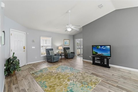 House in Davenport, Florida 4 bedrooms, 154.68 sq.m. № 2402769 - photo 6