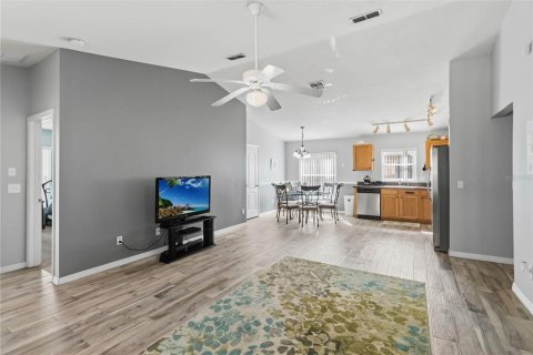 House in Davenport, Florida 4 bedrooms, 154.68 sq.m. № 2402769 - photo 7