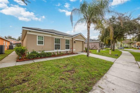 House in Davenport, Florida 4 bedrooms, 154.68 sq.m. № 2402769 - photo 2
