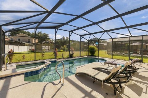 House in Davenport, Florida 4 bedrooms, 154.68 sq.m. № 2402769 - photo 20
