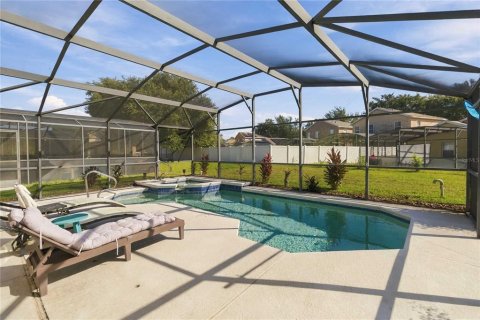 House in Davenport, Florida 4 bedrooms, 154.68 sq.m. № 2402769 - photo 19