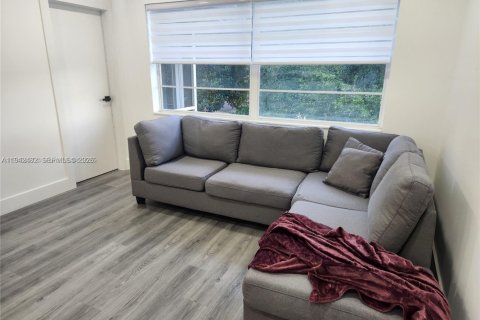 Condominio en venta en Lauderdale Lakes, Florida, 1 dormitorio, 63.55 m2 № 2152761 - foto 3