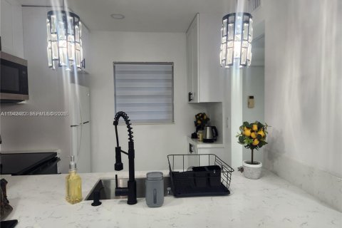 Condominio en Lauderdale Lakes, Florida, 1 dormitorio  № 2152761