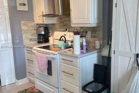 House in West Palm Beach, Florida 2 bedrooms, 116.13 sq.m. № 1710139 - photo 5