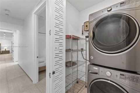 Villa ou maison à vendre à Miami, Floride: 4 chambres, 262.63 m2 № 1940724 - photo 26