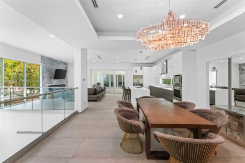 Villa ou maison à vendre à Miami, Floride: 4 chambres, 262.63 m2 № 1940724 - photo 5