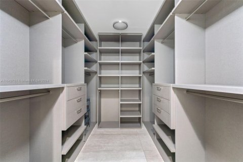 Villa ou maison à vendre à Miami, Floride: 4 chambres, 262.63 m2 № 1940724 - photo 19