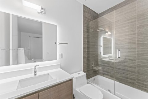 Villa ou maison à vendre à Miami, Floride: 4 chambres, 262.63 m2 № 1940724 - photo 22