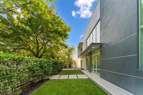 Villa ou maison à vendre à Miami, Floride: 4 chambres, 262.63 m2 № 1940724 - photo 3