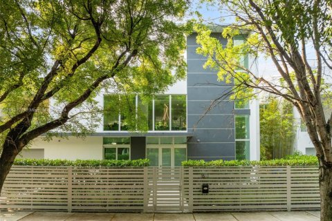 Villa ou maison à vendre à Miami, Floride: 4 chambres, 262.63 m2 № 1940724 - photo 2