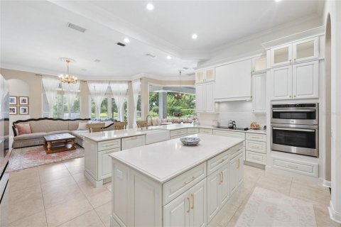House in Orlando, Florida 6 bedrooms, 483.09 sq.m. № 2396731 - photo 27