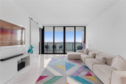 Condo in Miami, Florida, 1 bedroom  № 1863655 - photo 3