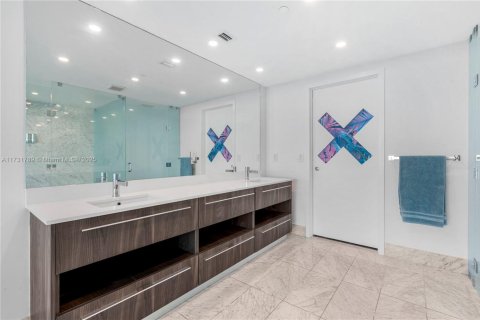 Condo in Miami, Florida, 1 bedroom  № 1863655 - photo 15