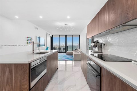 Condo in Miami, Florida, 1 bedroom  № 1863655 - photo 4