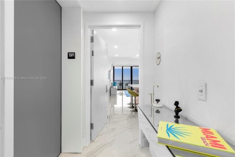 Condo in Miami, Florida, 1 bedroom  № 1863655 - photo 20