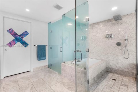 Condo in Miami, Florida, 1 bedroom  № 1863655 - photo 14