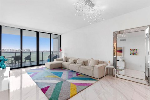 Condo in Miami, Florida, 1 bedroom  № 1863655 - photo 2