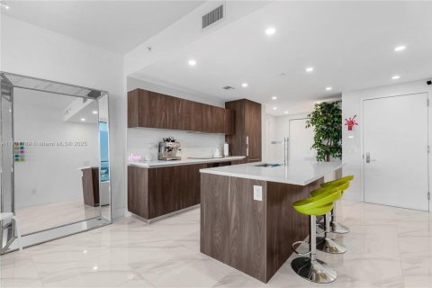 Condo in Miami, Florida, 1 bedroom  № 1863655 - photo 22