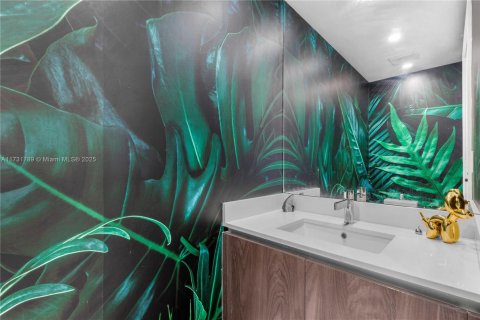 Condo in Miami, Florida, 1 bedroom  № 1863655 - photo 12