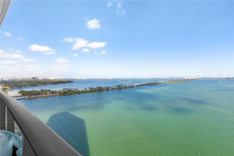 Condo in Miami, Florida, 1 bedroom  № 1863655 - photo 18