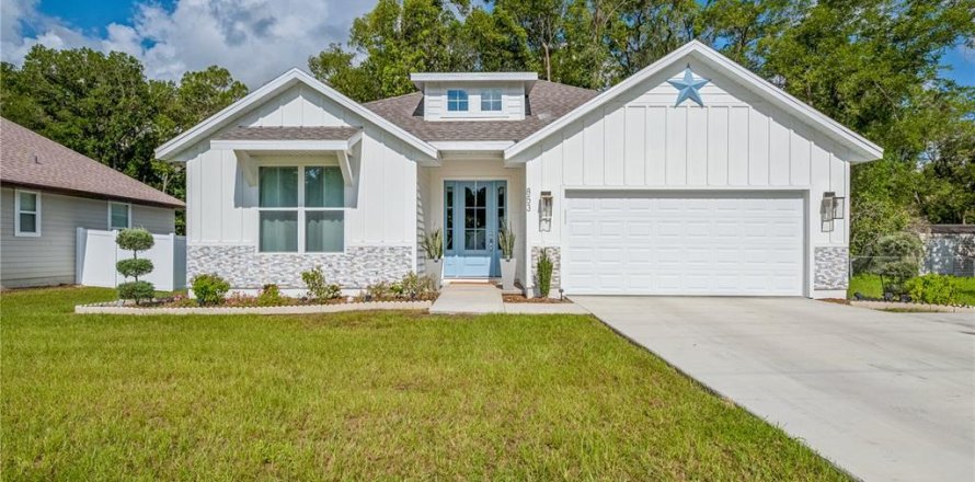 House in Starke, Florida 3 bedrooms, 167.87 sq.m. № 2402741