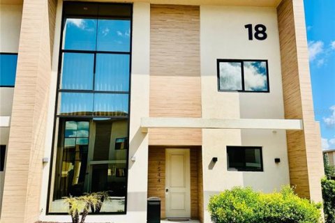 Adosado en Kissimmee, Florida 4 dormitorios, 144.65 m2 № 2372908