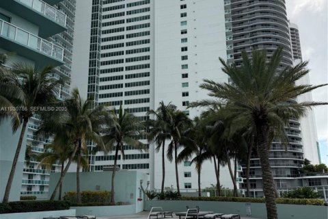 Condominio en alquiler en Miami, Florida, 55.18 m2 № 1993788 - foto 17
